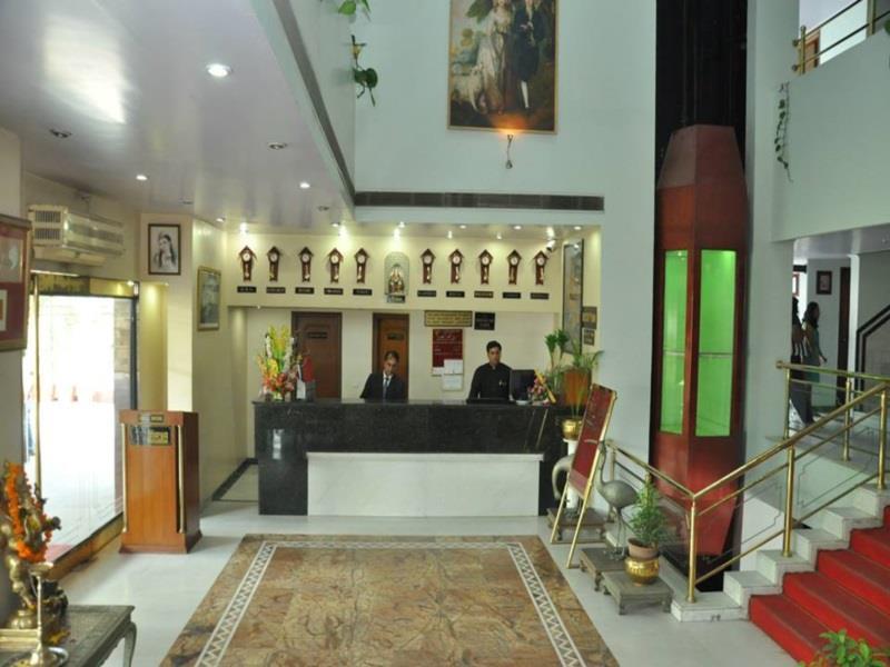 Oyo 18814 Hotel Maya International Dźajpur Zewnętrze zdjęcie